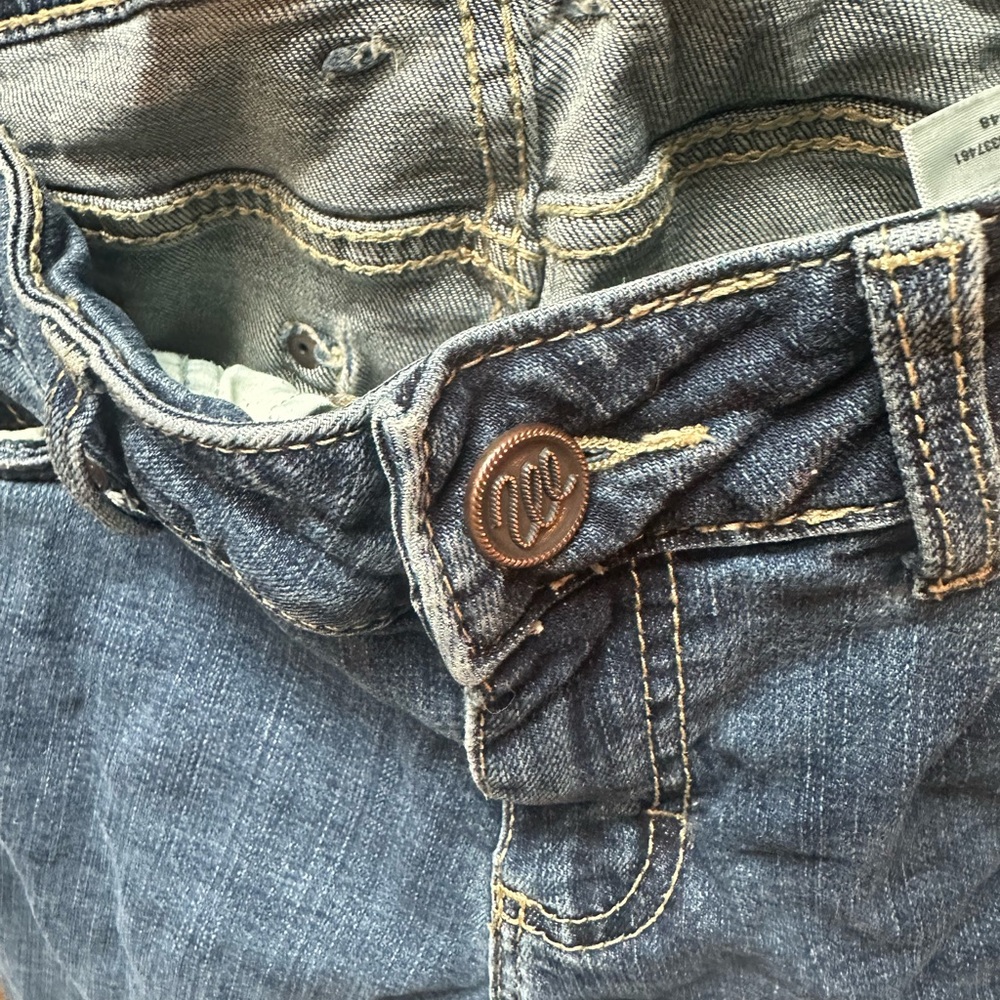 Wrangler Straight Leg Jeans in Classic Blue - Picture 7 of 9